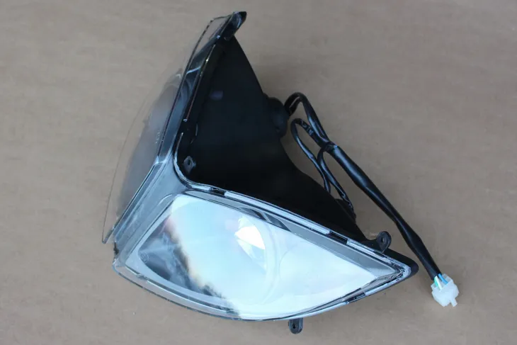 lampa-przod-benzer-dakota-stan-nowy-producent-czesci-inny