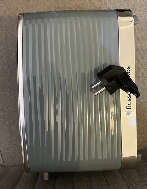 toster-russell-hobbs-zalaczone-wyposazenie-tacka-na-okruchy