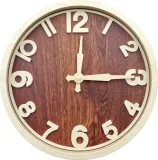 nowoczesny-zegar-scienny-z-drewniana-tarcza-i-bialymi-elementami-duzy-30cm