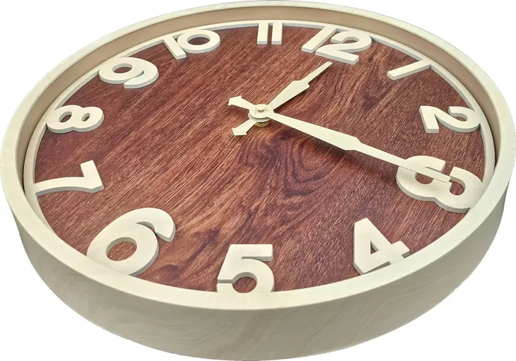 nowoczesny-zegar-scienny-z-drewniana-tarcza-i-kremowymi-akcentami-duzy-35cm-kod-produktu-no-778842-bezowy