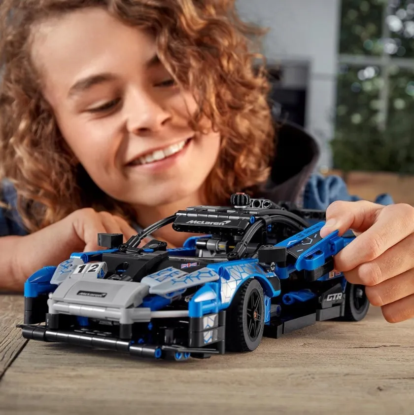 klocki-lego-technic-mclaren-senna-samochod