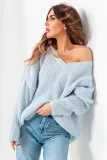 sweter-avery-dekolt-v-blekitny-uni