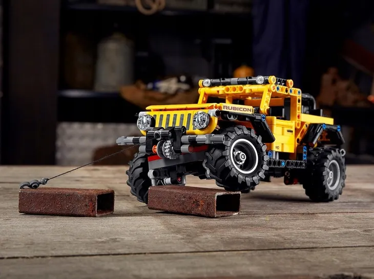 lego-technic-jeep-wrangler-42122-material-plastik