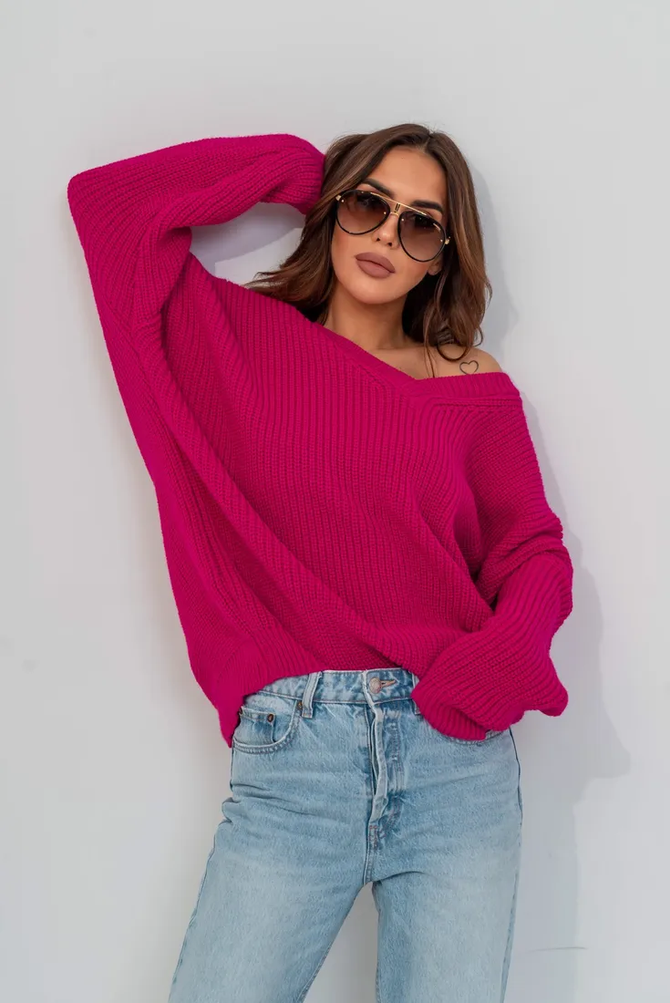 sweter-avery-dekolt-v-fuksja-uni