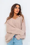sweter-avery-dekolt-v-nude-uni