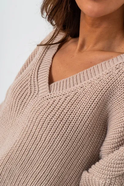 sweter-avery-dekolt-v-nude-uni-rozmiar-uniwersalny
