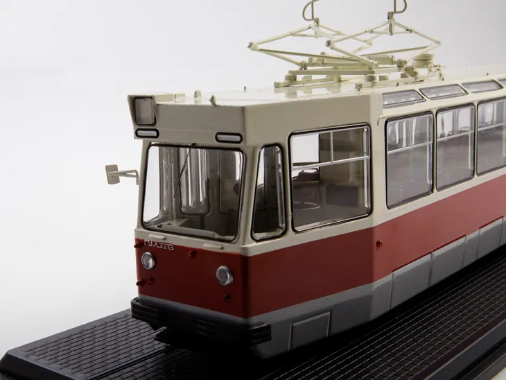 ssm-tramwaj-lm-68-czerwony-marka-inna-stan-nowy