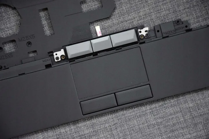 nowy-palmrest-touchpad-dell-latitude-e6330-e6430s-kod-producenta-palm-latitude-e6330-e6430s