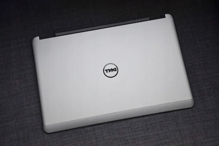 nowa-klapa-matrycy-dell-latitude-e7240-do-laptopow-dell