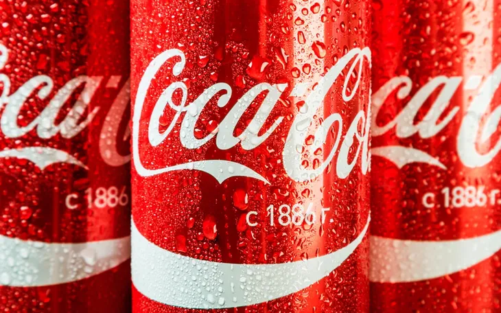 coca-cola-napoj-gazowany-330-ml-marka-coca-cola-waga-z-opakowaniem-0-35-kg