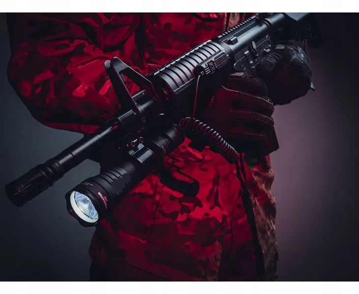 armytek-latarka-predator-pro-m-usb-1500-lm-warm-cechy-dodatkowe-klips-do-mocowania-koronka-na-glowicy-kurzoodpornosc-linka-mocujaca-ladowanie-usb-o-ring-uchwyt-wodoodpornosc-wstrzasoodpornosc