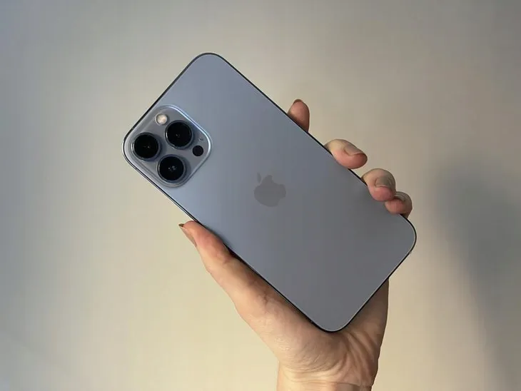 oryginalny-smartfon-apple-iphone-13-pro-256gb-stan-powystawowy
