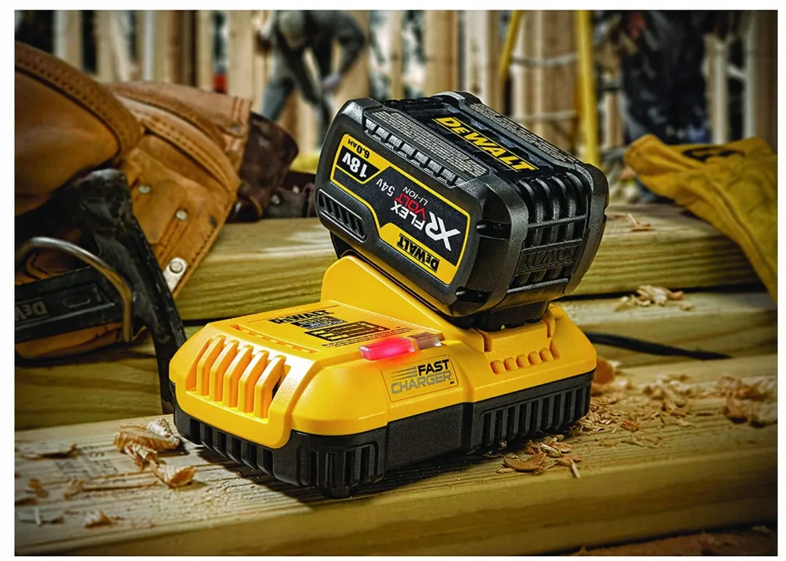 ladowarka-xr-flexvolt-18v-54v-dewalt-dcb118-stan-nowy