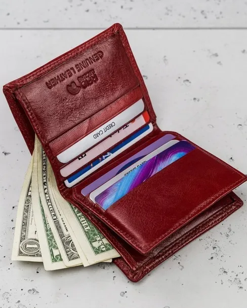 etui-na-karty-czerwone-rovicky-material-dominujacy-inny