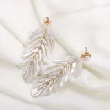 kolczyki-biale-akrylowe-piora-d28-material-inny-material