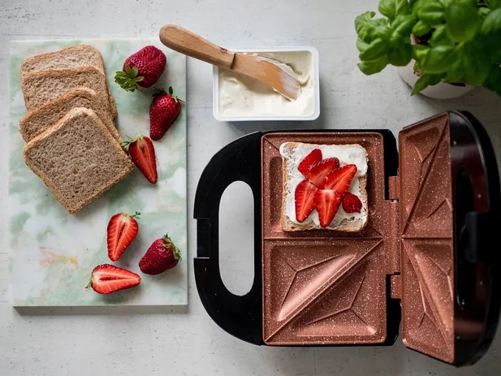opiekacz-ceramiczny-sandwich-toster-nieprzywierajacy-eldom-st11-mocny-750w-material-obudowy-tworzywo-sztuczne