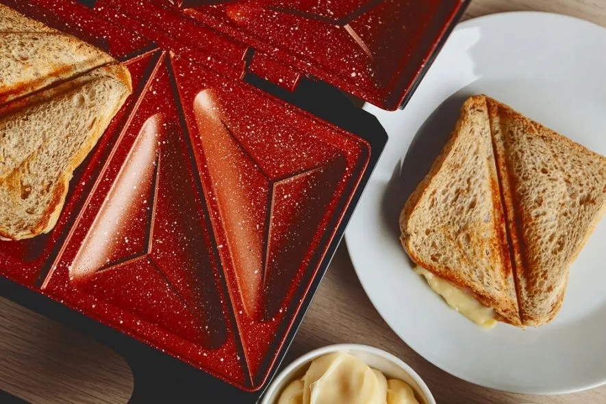 opiekacz-ceramiczny-sandwich-toster-nieprzywierajacy-eldom-st11-mocny-750w