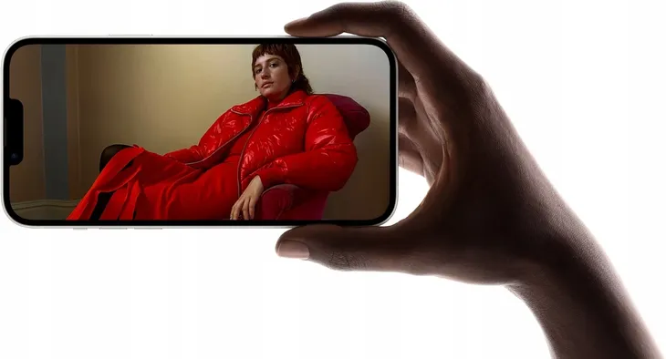 apple-iphone-13-128gb-red-material-aluminium-szklo