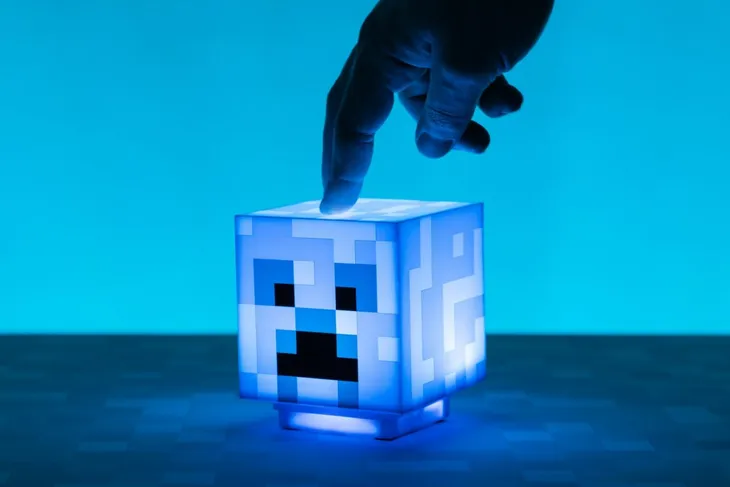 lampka-minecraft-naladowany-creeper-stan-nowy