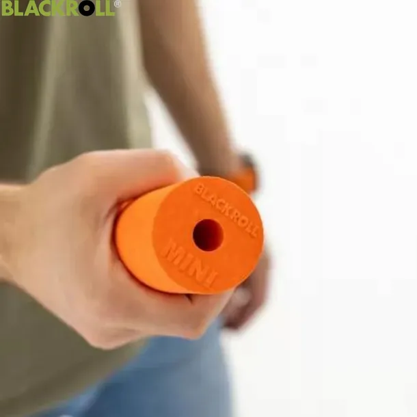 walek-do-masazu-blackroll-mini-15cm-automasaz-kolor-granatowy-niebieski
