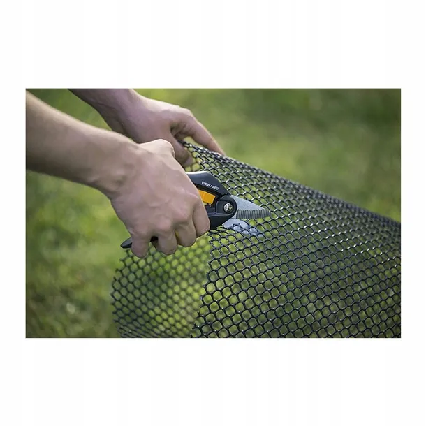 nozyce-do-blachy-pcv-drutu-kartonu-fiskars-marka-fiskars