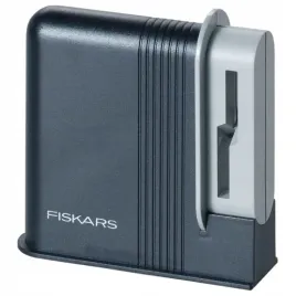 fiskars-ostrzalka-do-nozyczek-clip-sharp