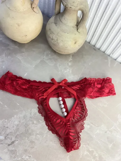 koronkowe-stringi-z-perelkami-plec-produkt-damski
