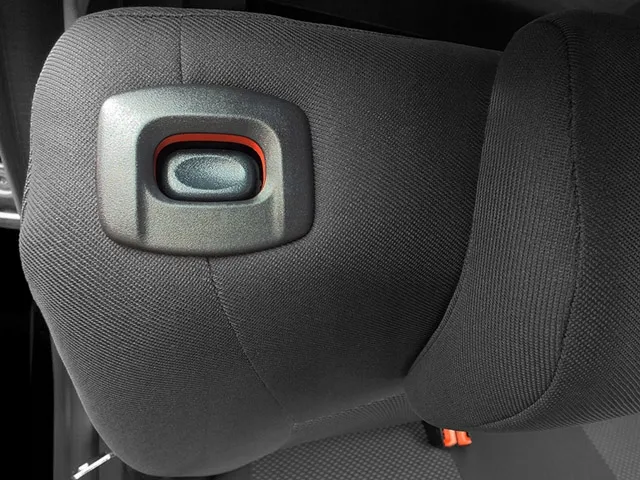 pokrowce-na-miare-citroen-c-elysee-2012-2017-cechy-dodatkowe-szwy-otwory-na-poduszki-powietrzne