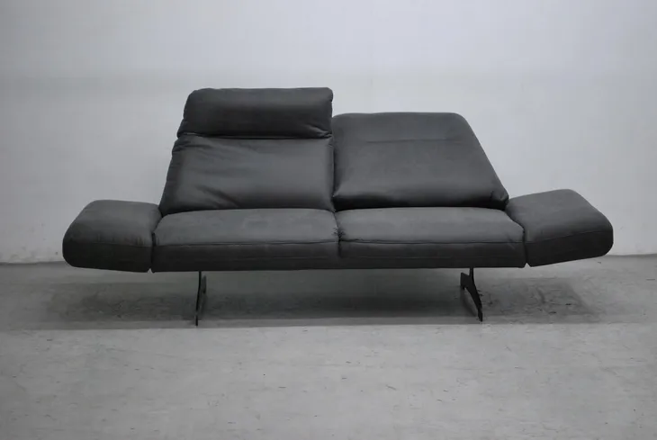 rhd-nowa-sofa-2-os-design-kanapa-kolor-obicia-odcienie-brazu