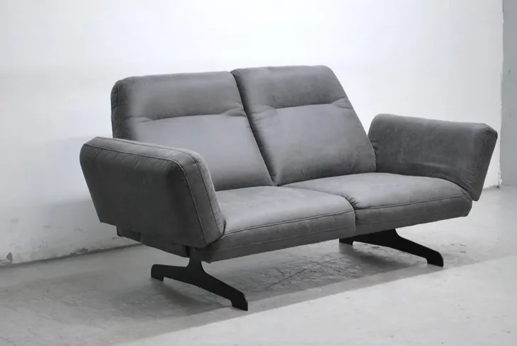 rhd-nowa-sofa-2-os-design-kanapa-stan-nowy-glebokosc-mebla-140-cm
