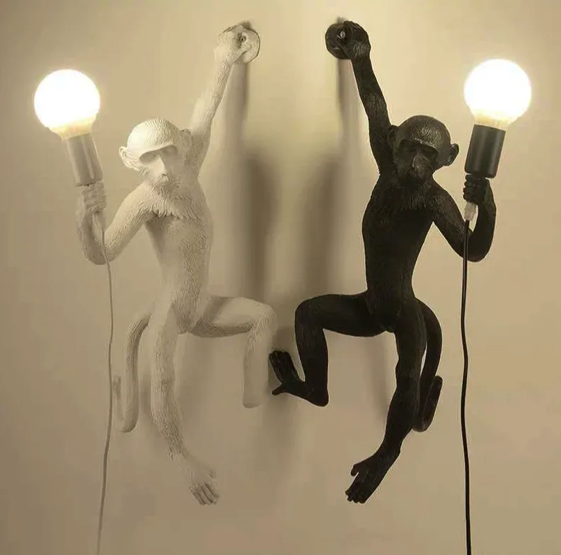 stylowa-lampa-scienna-malpka