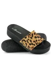 klapki-damskie-na-platformie-leopard-wysokosc-obcasa-platformy-4-cm