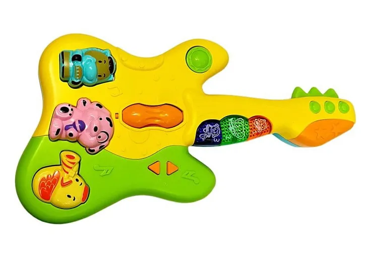 interaktywne-instrumenty-pianinko-gitara-i-telefon-bohater-brak
