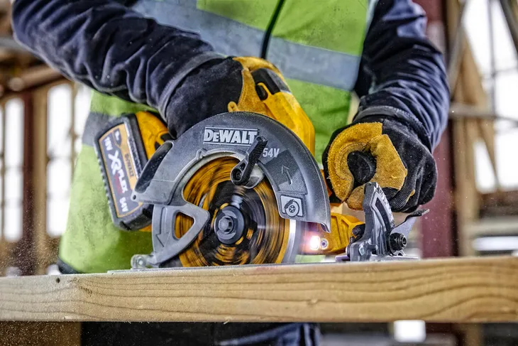 dewalt-flexvolt-pilarka-tarczowa-54v-flexvolt-bez-waga-z-opakowaniem-7-4-kg