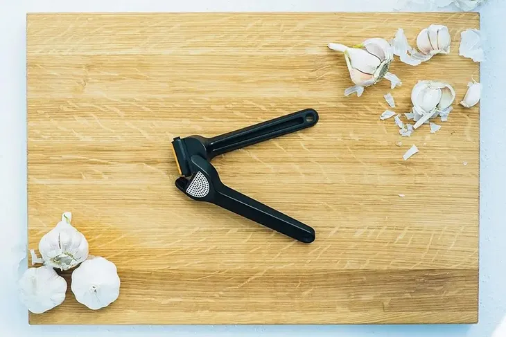 fiskars-praska-do-czosnku-functional-form-stan-nowy-kolor-czarny