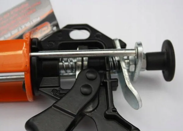pistolet-do-silikonu-richmann-300-waga-narzedzia-0-9-kg