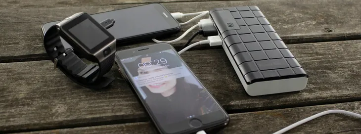 mocny-powerbank-do-iphone-x-black-material-obudowy-metal-tworzywo-sztuczne-guma-inny