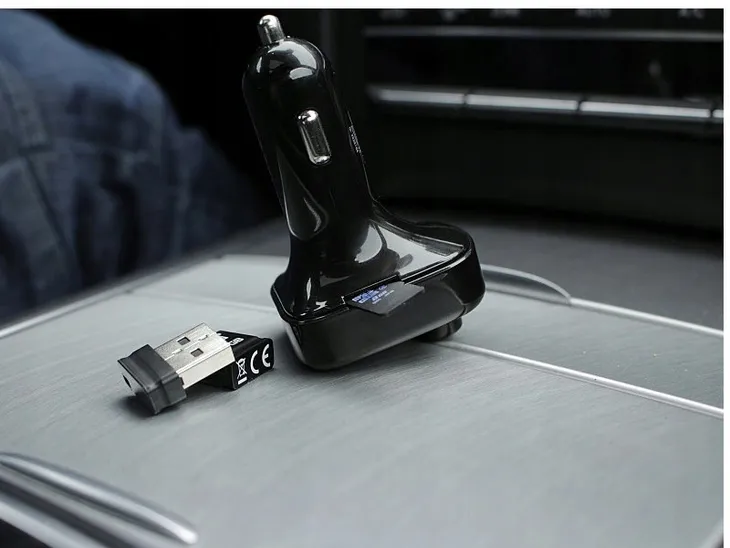 zestaw-glosnomowiacy-bluetooth-transmiter-kod-producenta-transmiter-kabel-metal-stan-nowy