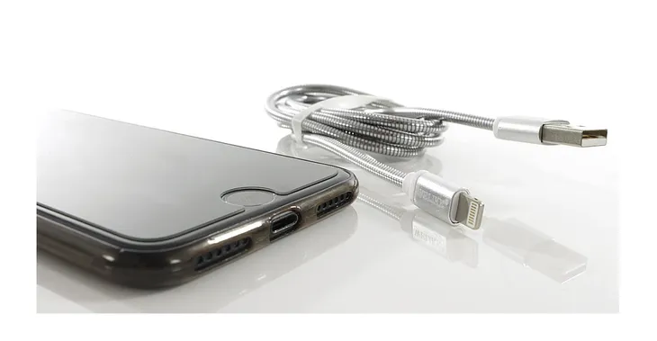 dobry-kabel-do-aplle-iphone-oplot-metal-kolor-srebrny