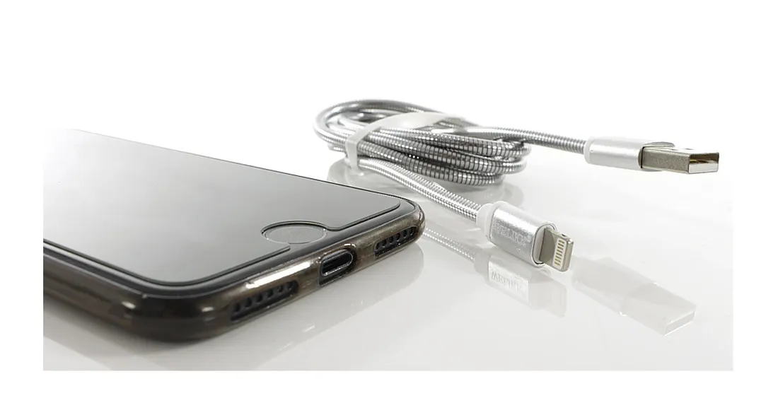 dobry-kabel-do-aplle-iphone-oplot-metal