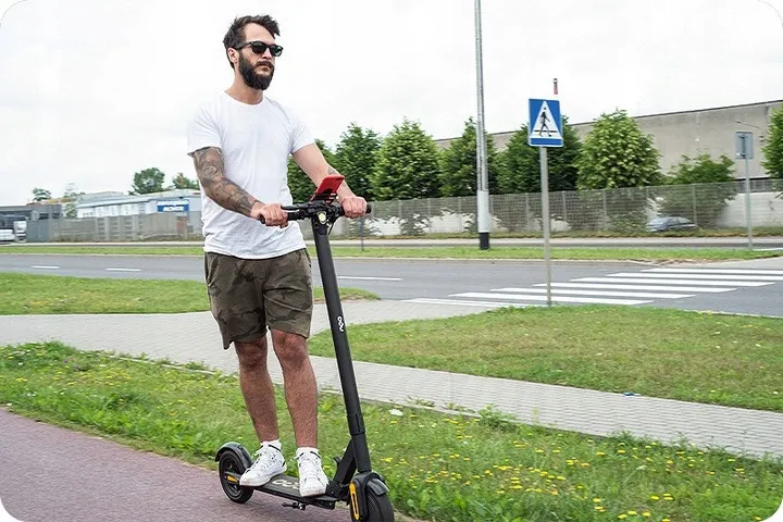uchwyt-na-smartfon-na-rower-waga-z-opakowaniem-0-3-kg-stan-nowy