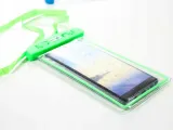 fluorestencyjne-etui-na-smartfon-dedykowany-model-uniwersalny