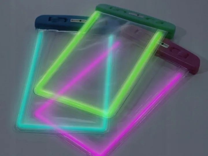 fluorestencyjne-etui-na-smartfon-stan-nowy