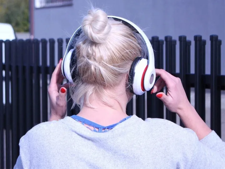 bezprzewodowe-sluchawki-bluetooth-do-pracy
