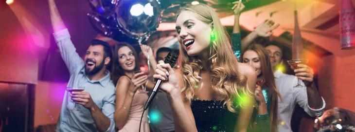 zestaw-do-karaoke-mocny-bas-kolor-czarny