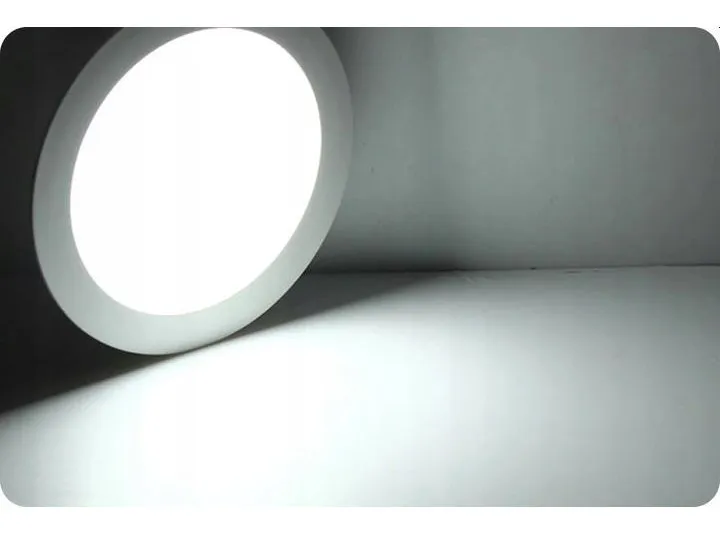 lampa-na-budowe-styl-nowoczesny