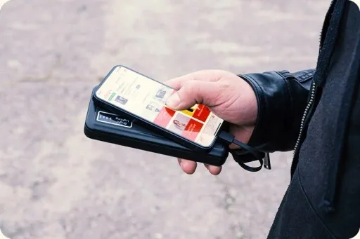 power-bank-z-ledami-szerokosc-produktu-6-8-cm