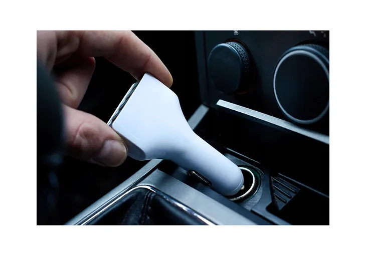 ladowarka-samochodowa-7-amper-4xusb-stan-nowy