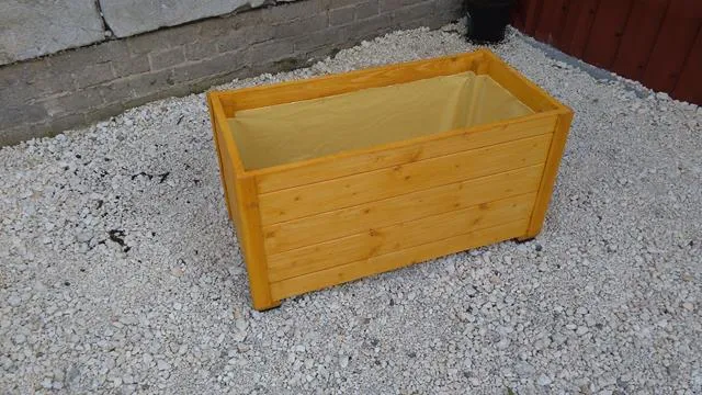 donica-18-e-40x90x40-stan-nowy-material-wykonania-drewno