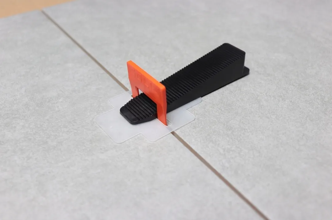 solid-system-poziomowania-plytek-klips-15-mm-100-stan-nowy